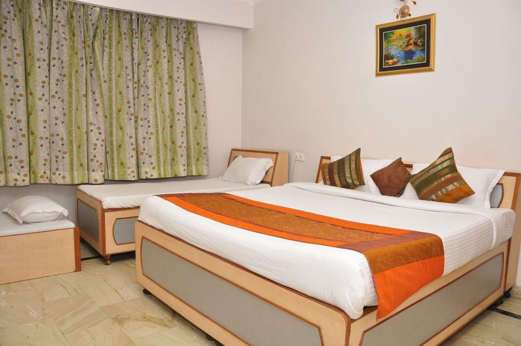 Hotel Mercury Inn By Sonachi Amritsar Rom bilde